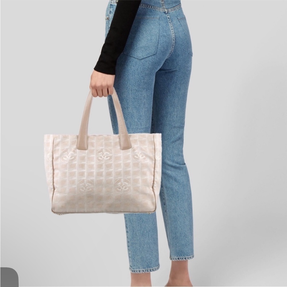 AUTHENTIC Chanel Vintage Ligne Travel Tote in nude​​​​​​​​​​